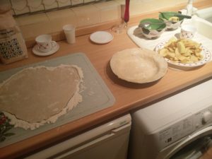 The apples on the plate