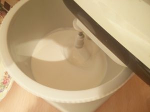 The sugar and cream beginning to be whipped